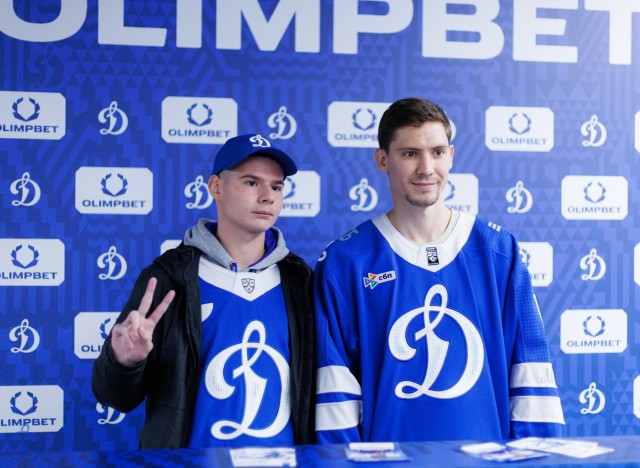 02.10.2025 Автограф-сессия Артема Михеева