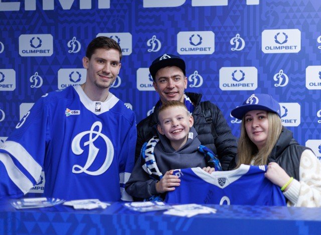 02.10.2025 Автограф-сессия Артема Михеева