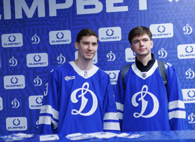 02.10.2025 Автограф-сессия Артема Михеева