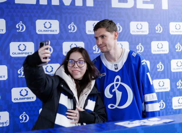 02.10.2025 Автограф-сессия Артема Михеева