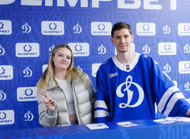 02.10.2025 Автограф-сессия Артема Михеева