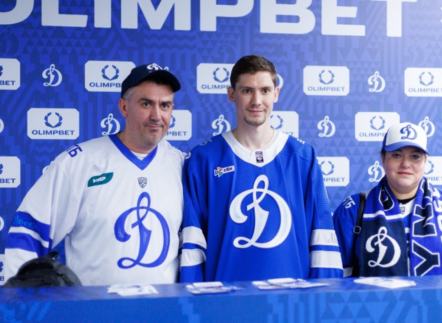 02.10.2025 Автограф-сессия Артема Михеева