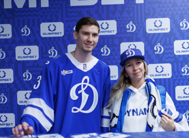 02.10.2025 Автограф-сессия Артема Михеева