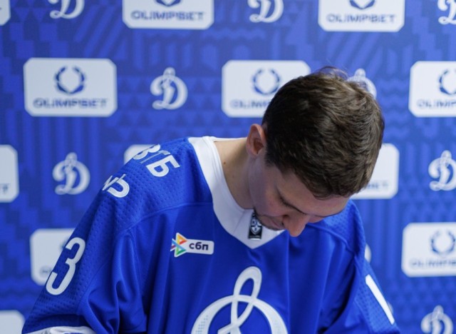 02.10.2025 Автограф-сессия Артема Михеева