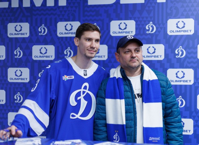 02.10.2025 Автограф-сессия Артема Михеева