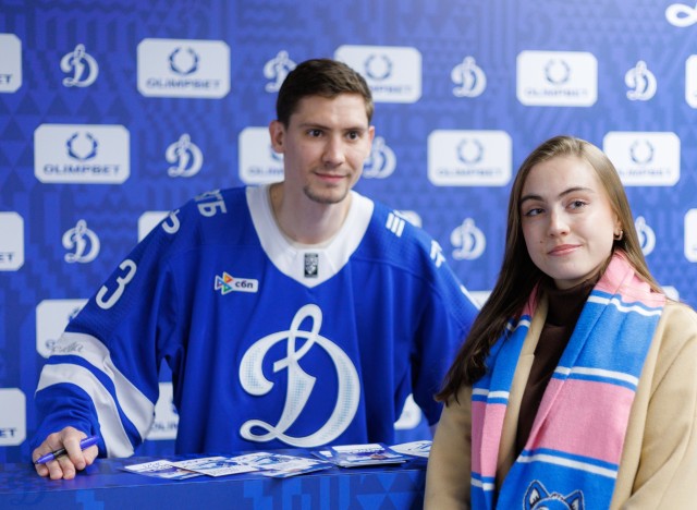 02.10.2025 Автограф-сессия Артема Михеева