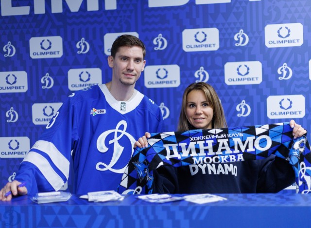 02.10.2025 Автограф-сессия Артема Михеева