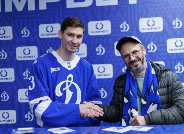 02.10.2025 Автограф-сессия Артема Михеева