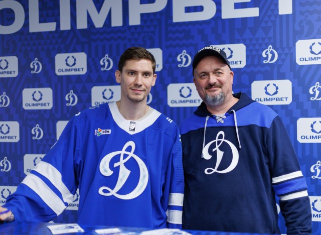 02.10.2025 Автограф-сессия Артема Михеева