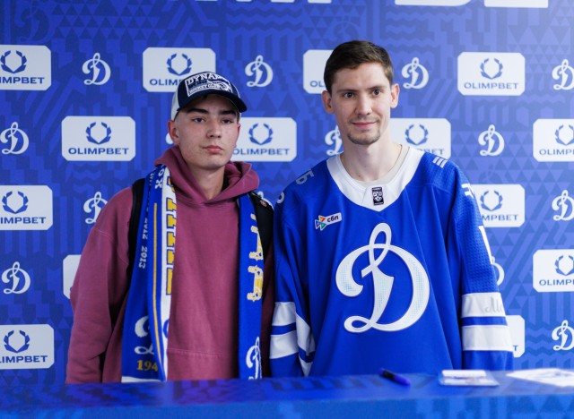 02.10.2025 Автограф-сессия Артема Михеева