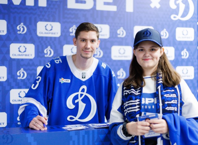 02.10.2025 Автограф-сессия Артема Михеева