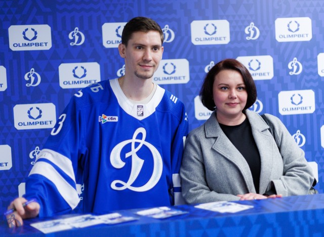 02.10.2025 Автограф-сессия Артема Михеева