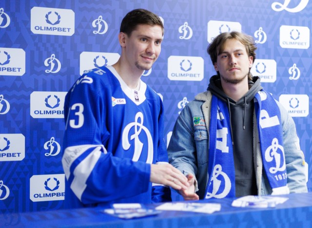 02.10.2025 Автограф-сессия Артема Михеева