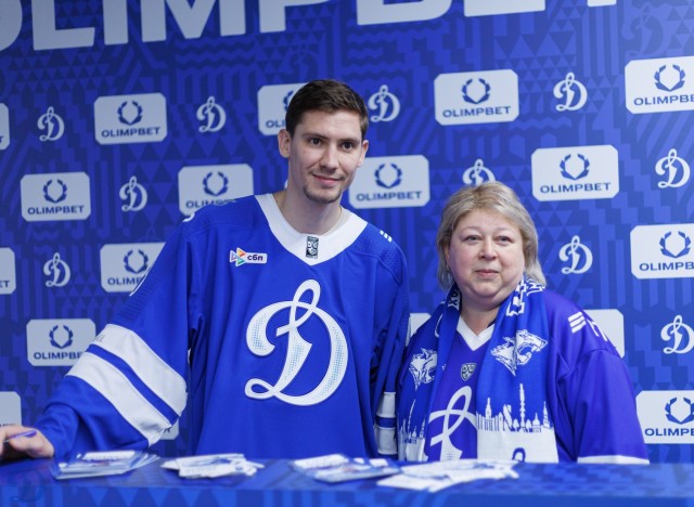 02.10.2025 Автограф-сессия Артема Михеева