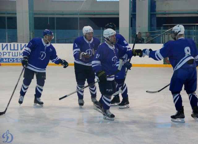 Открытие памятного монумента В.С.Мышкину и матч ветеранов